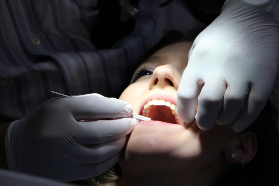 Chirurgia e impianti dentali vicino a Piazza Napoli a Milano